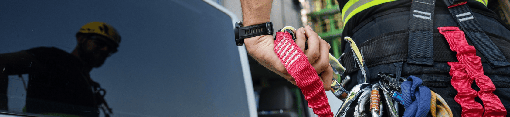 Karabiny, kotvící prvky a kladky